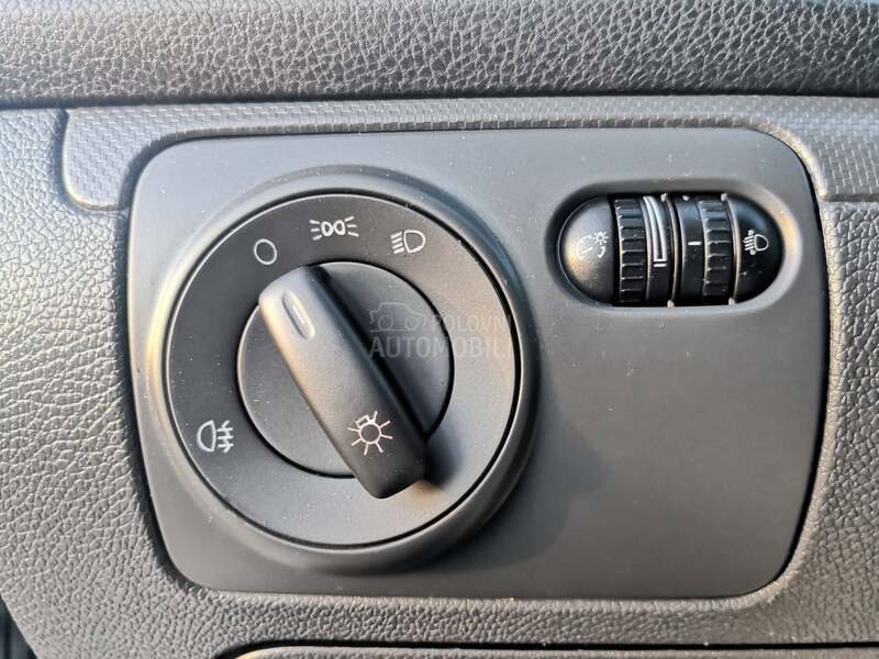 Volkswagen Golf 5 1.6/8ven/Mala k.m/DE