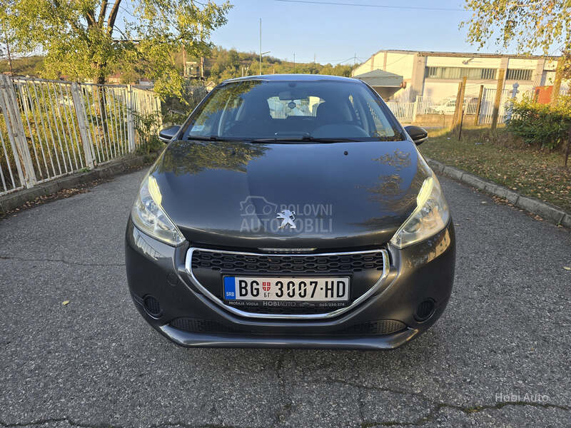 Peugeot 208 1.2B  PANO/LED