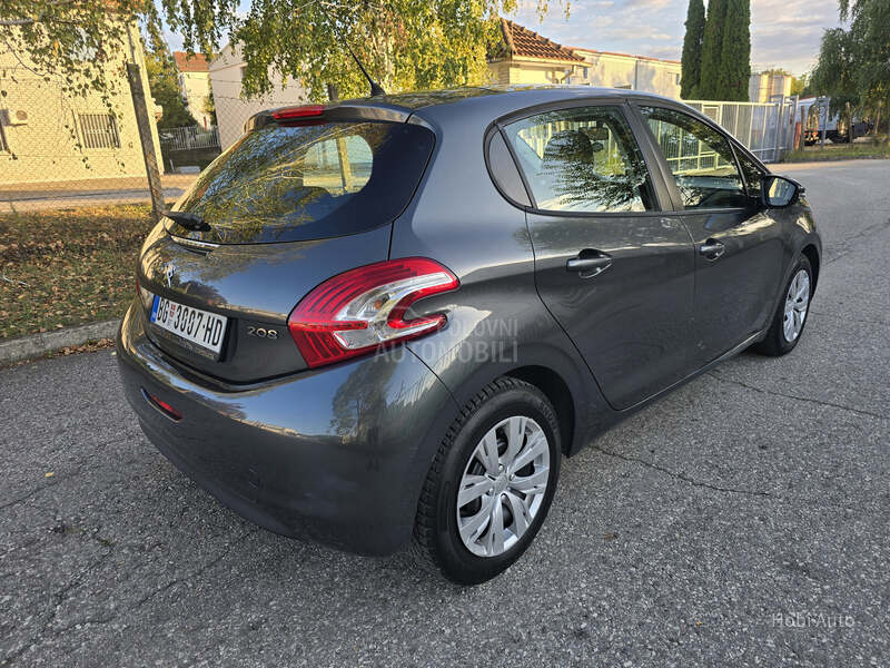 Peugeot 208 1.2B  PANO/LED