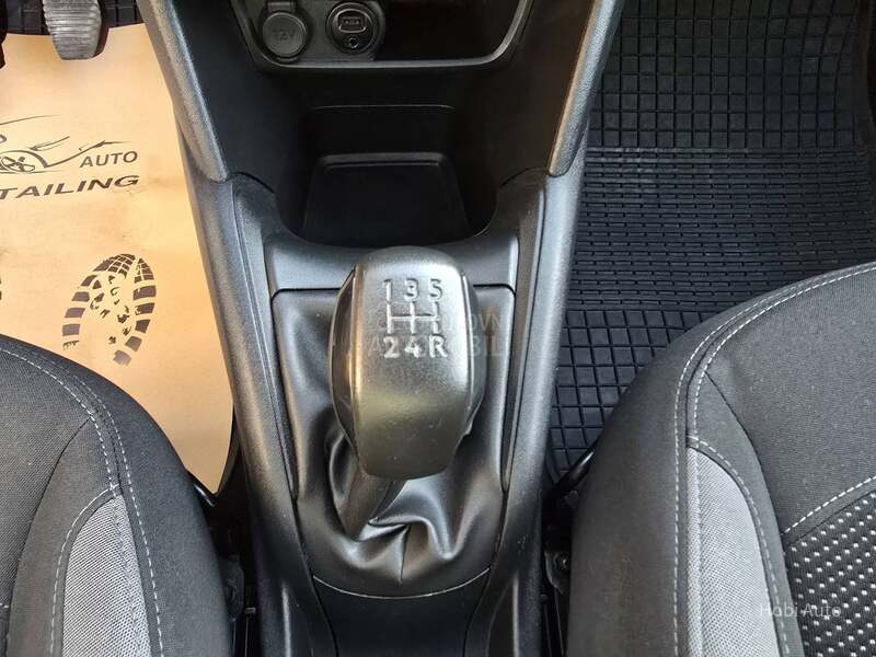 Peugeot 208 1.2B  PANO/LED