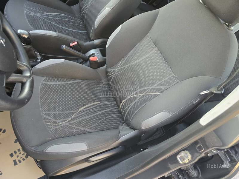 Peugeot 208 1.2B  PANO/LED