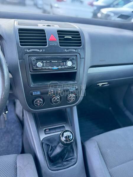 Volkswagen Golf 5 rezervisan