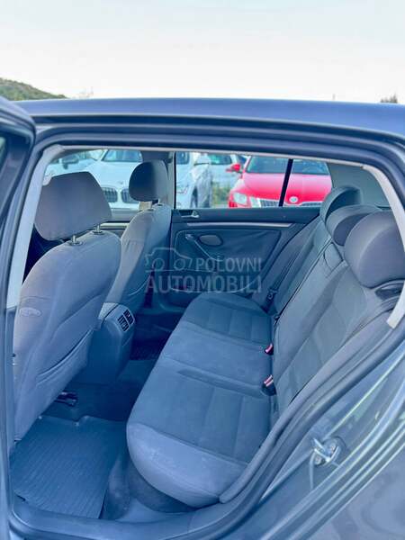 Volkswagen Golf 5 rezervisan