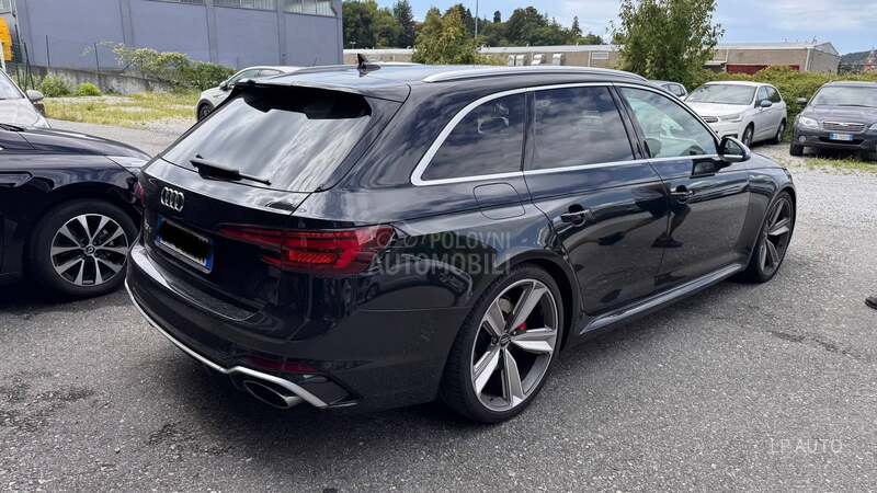 Audi RS4 
