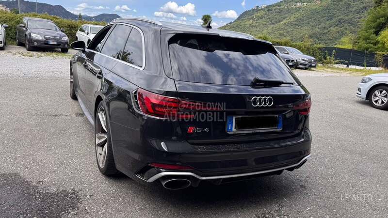 Audi RS4 