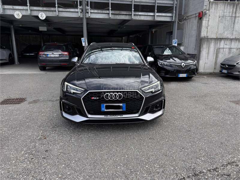 Audi RS4 