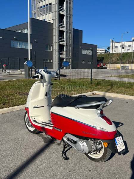 Peugeot Django