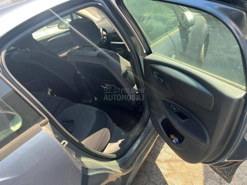 Citroen C4 1.6aut 2008. god. -  kompletan auto u delovima