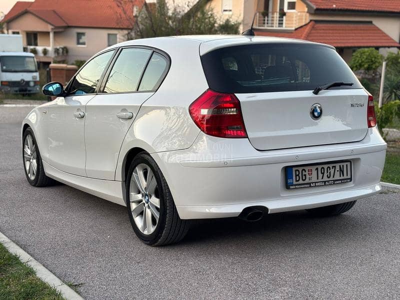 BMW 123  BMW 123