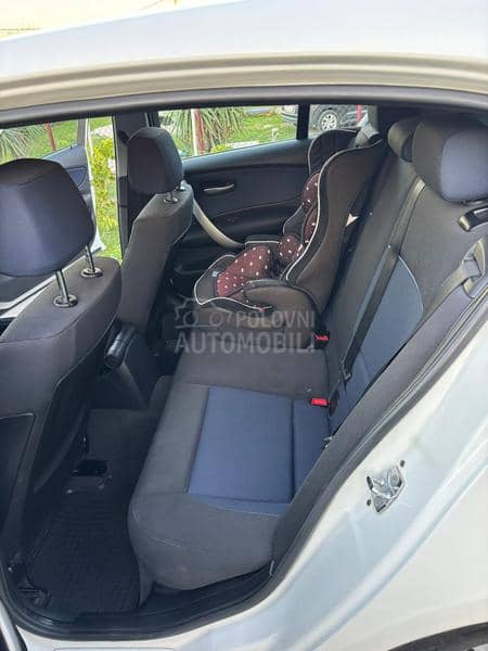 BMW 123  BMW 123