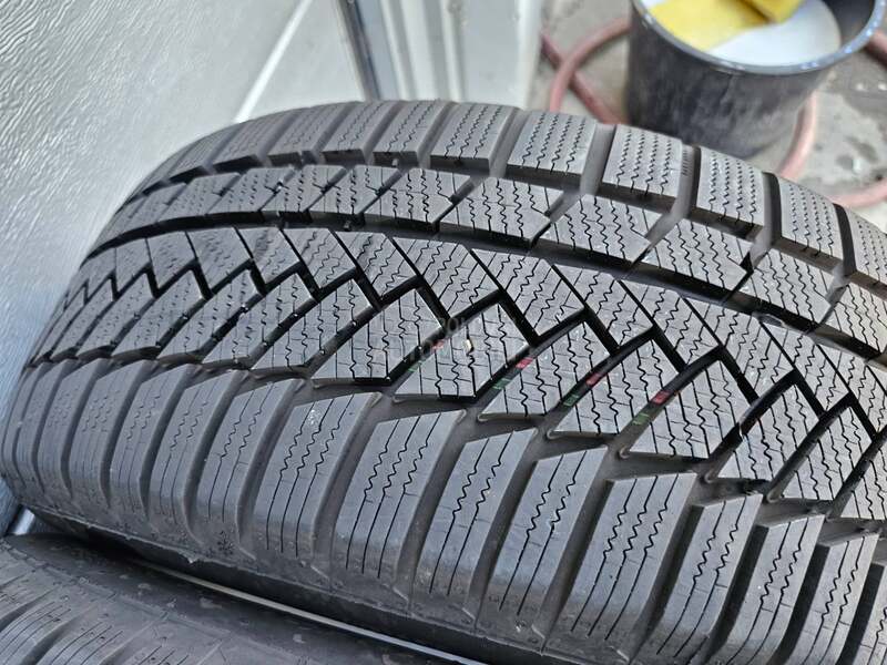 Continental 225/55 R17 Zimska