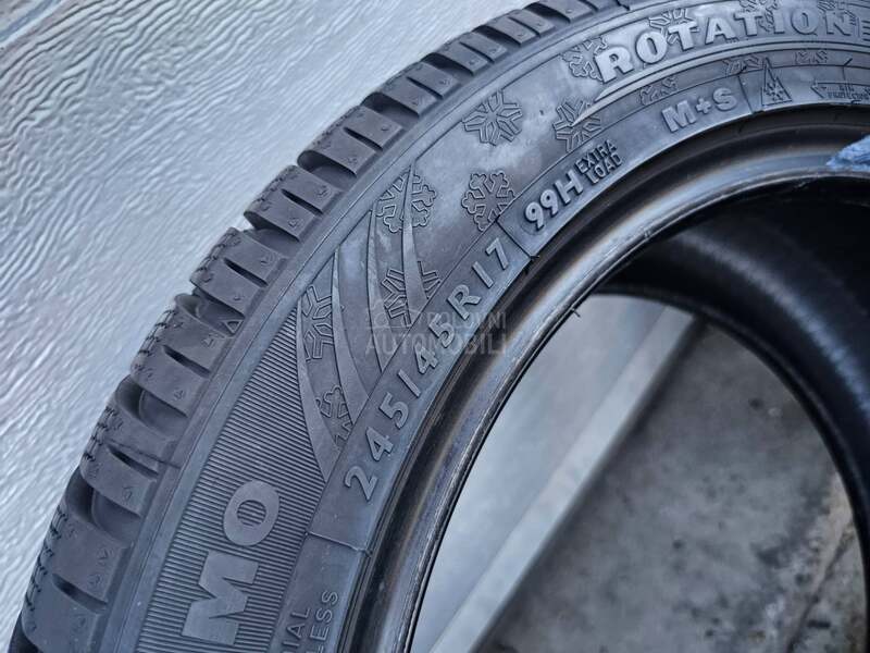Dunlop 245/45 R17 Zimska