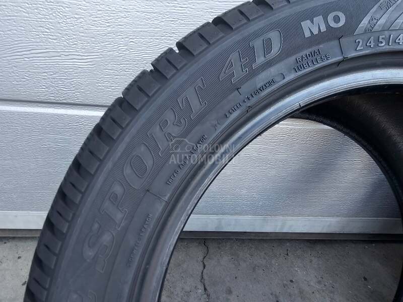 Dunlop 245/45 R17 Zimska