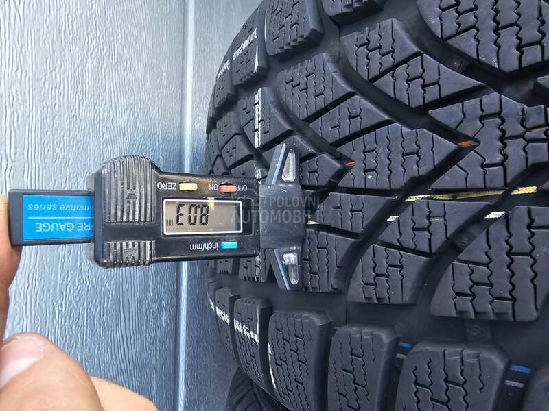 Dunlop 245/45 R17 Zimska