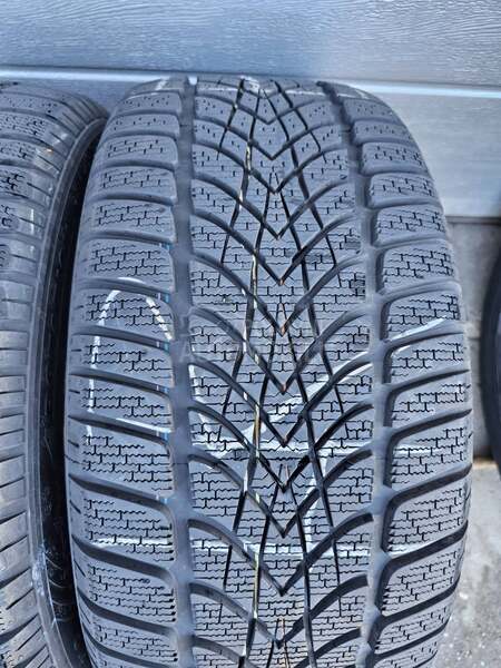 Dunlop 245/45 R17 Zimska