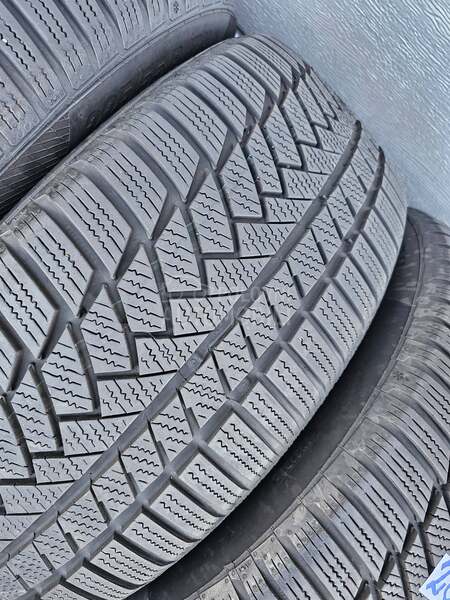 Continental 225/55 R17 Zimska