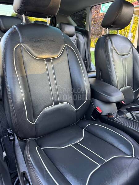 Ford Kuga INDIVIDUAL/0RG. K.M.