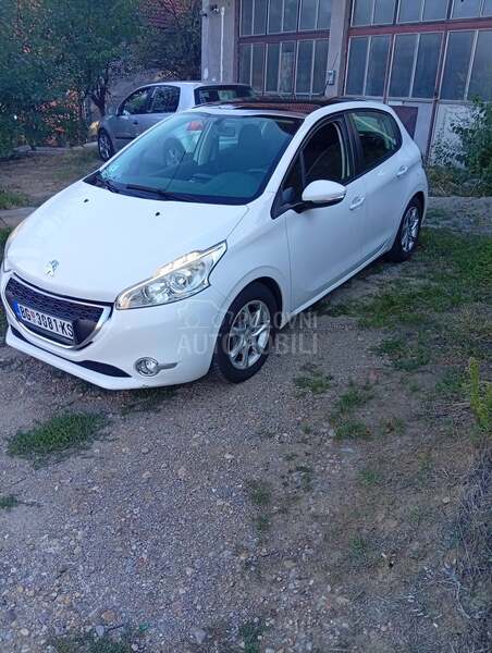 Peugeot 208 