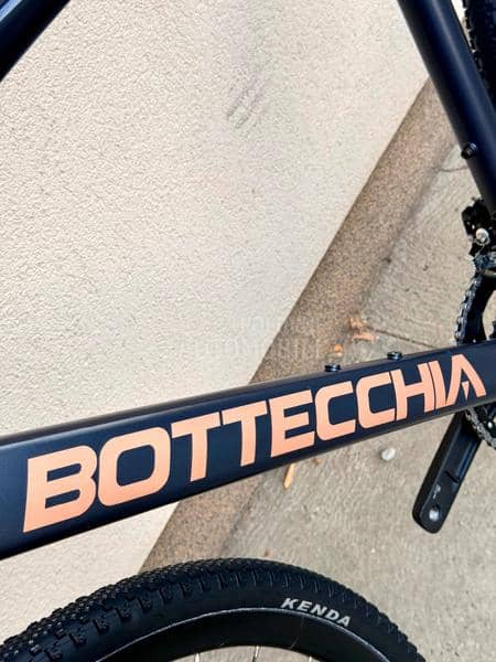 BOTTECHIA gravel 28
