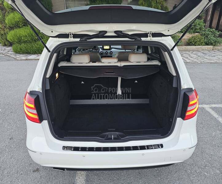 Mercedes Benz B 180 AUT0MATIC/LED