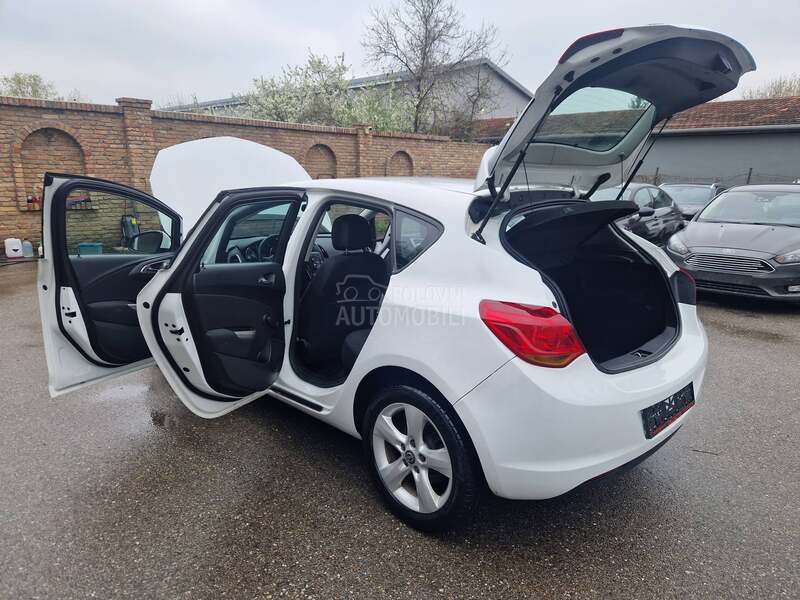 Opel Astra J 