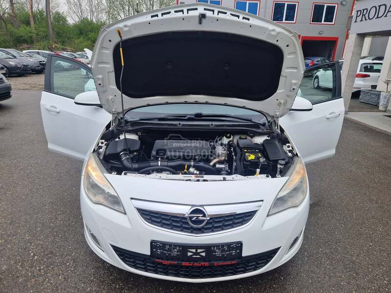 Opel Astra J 
