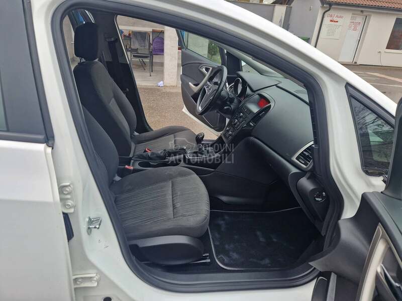 Opel Astra J 