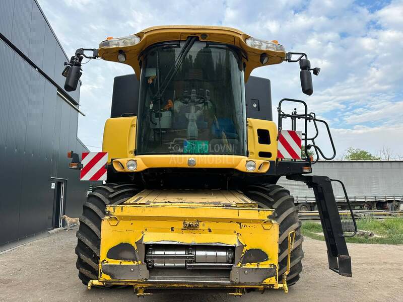 New Holland CR 9060
