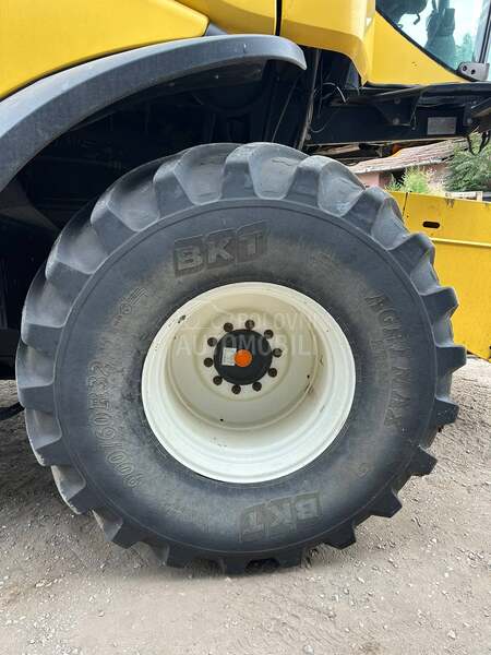 New Holland CR 9060
