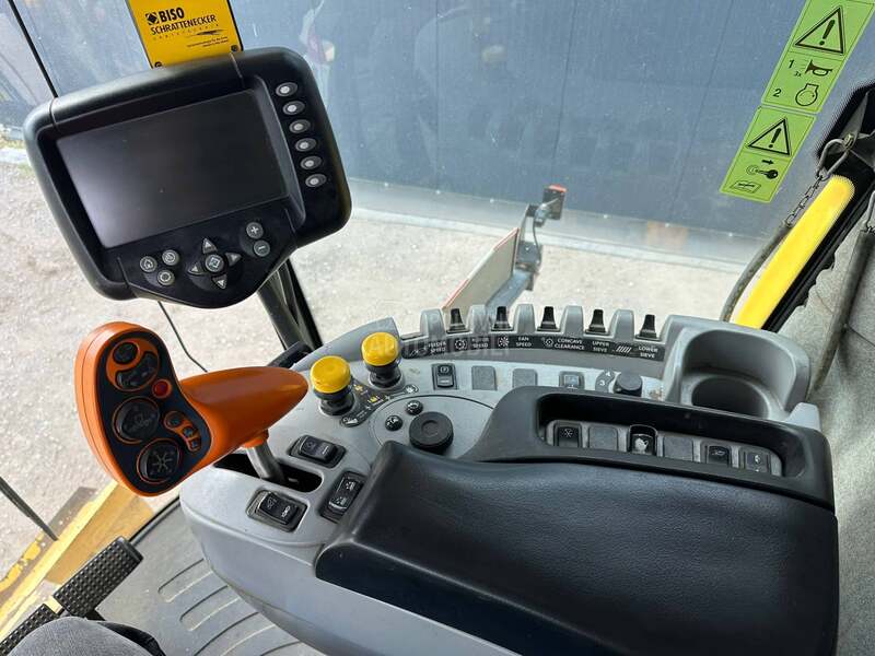 New Holland CR 9060