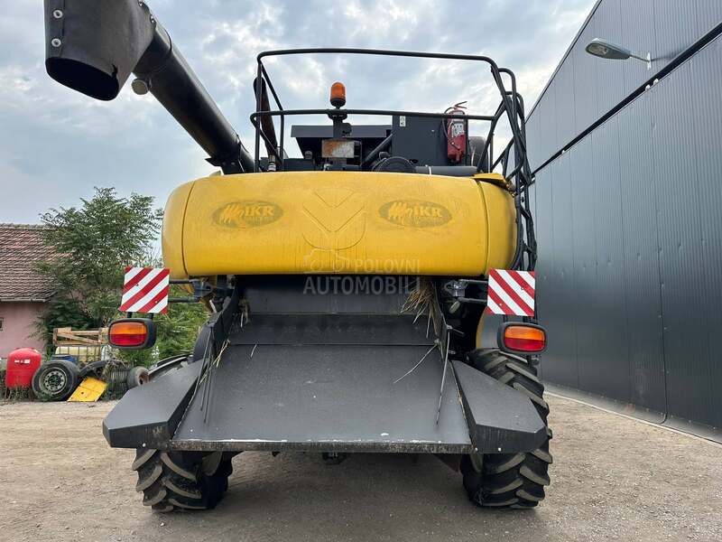 New Holland CR 9060