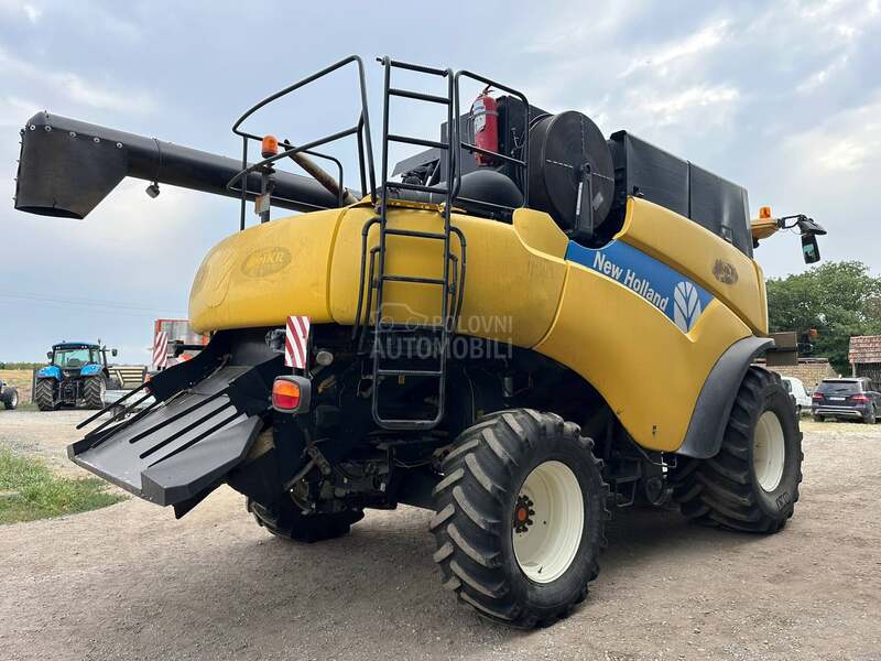 New Holland CR 9060