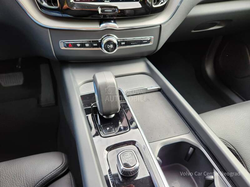Volvo XC60 B4 AWD DARK A/T