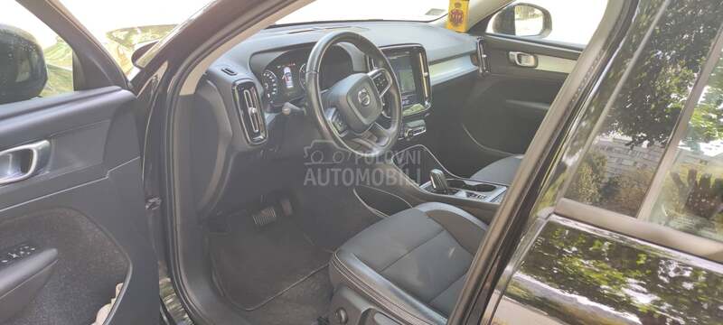 Volvo XC40 Momentum pro