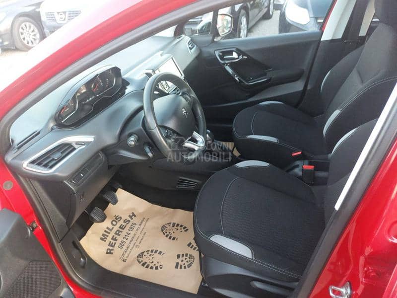 Peugeot 208 1.2 B