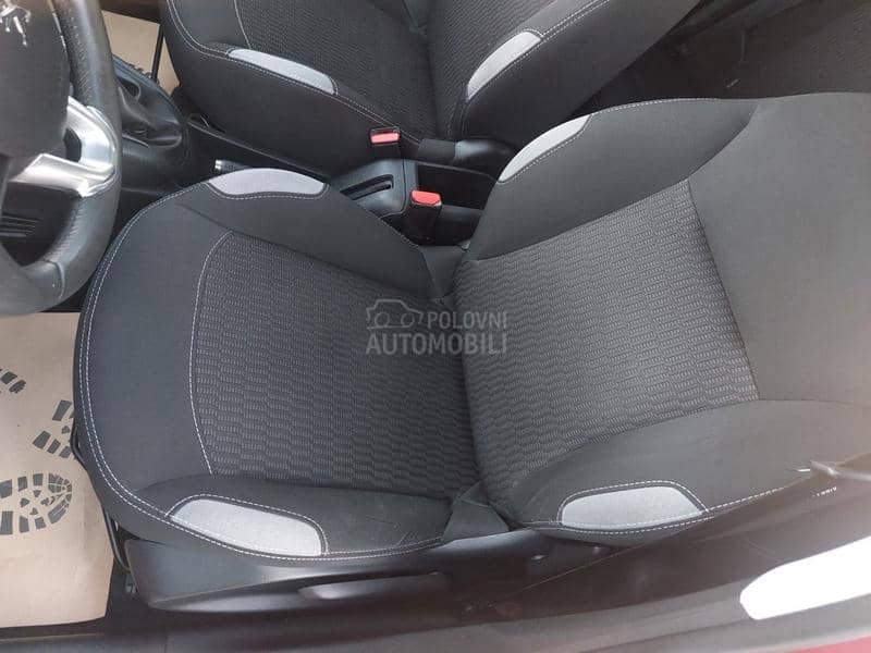 Peugeot 208 1.2 B