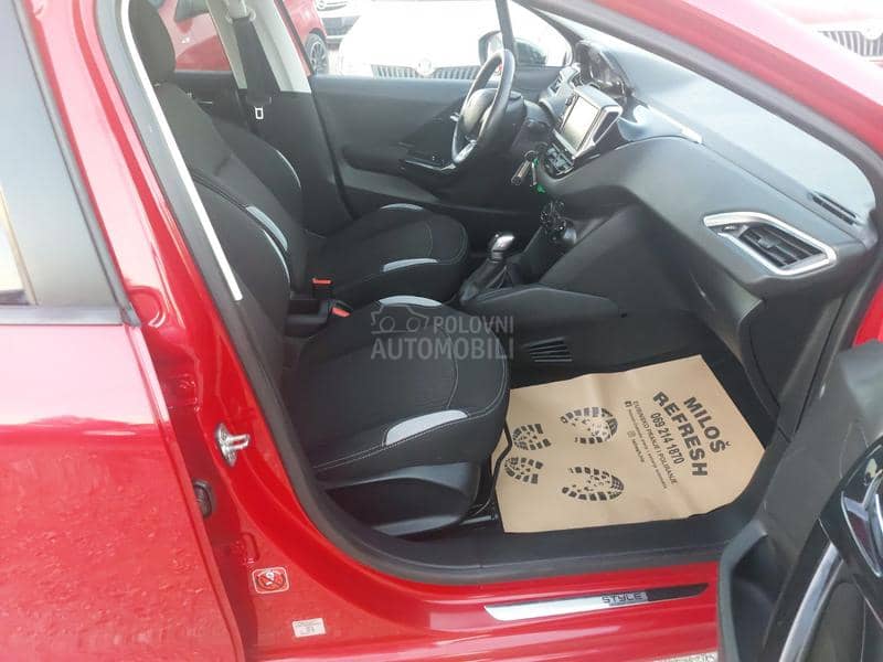 Peugeot 208 1.2 B