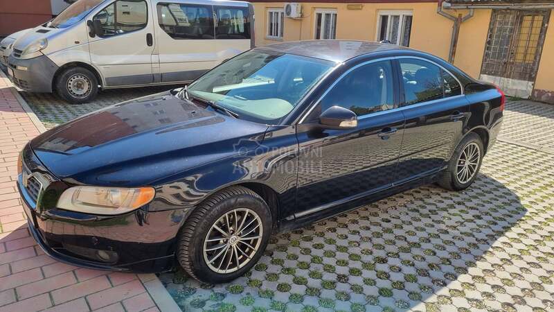 Volvo S80 