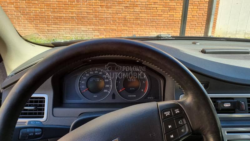 Volvo S80 