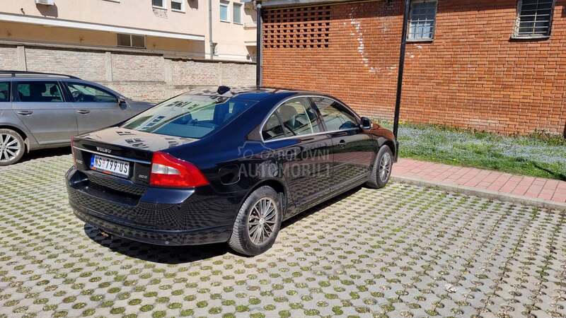 Volvo S80 