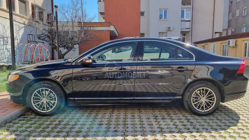 Volvo S80 