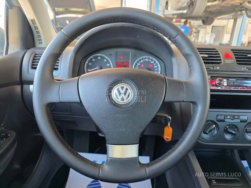 Volkswagen Golf 5 1.6b g a s A test