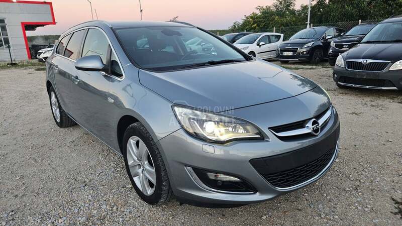 Opel Astra J 1.6CDTI/LED/NAV/XEN/