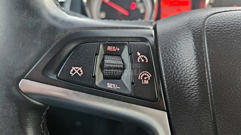 Opel Astra J 1.6CDTI/LED/NAV/XEN/