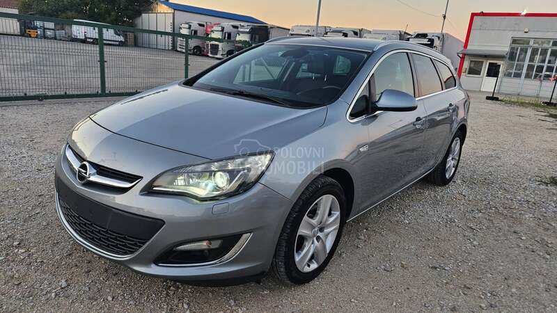 Opel Astra J 1.6CDTI/LED/NAV/XEN/