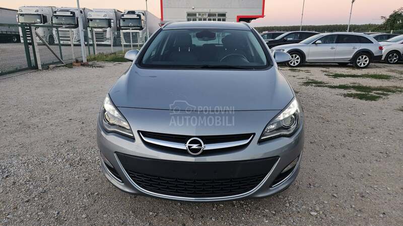Opel Astra J 1.6CDTI/LED/NAV/XEN/