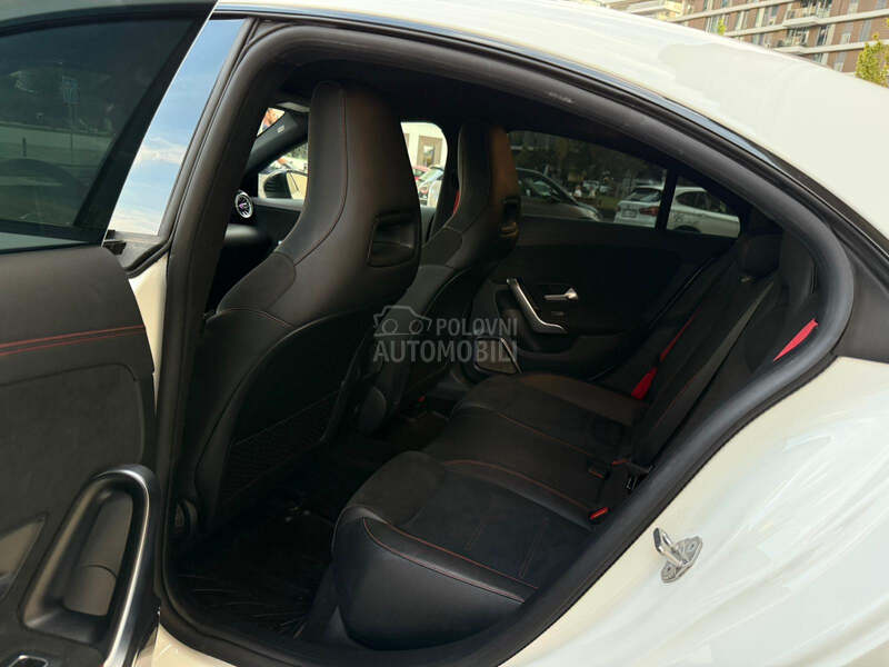 Mercedes Benz CLA 180 AMG