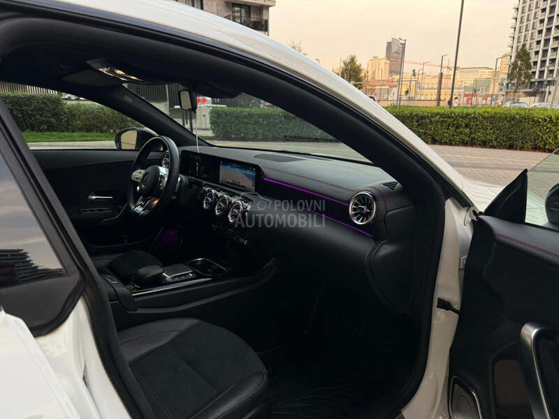 Mercedes Benz CLA 180 AMG