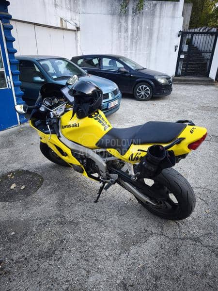 Kawasaki zx6r
