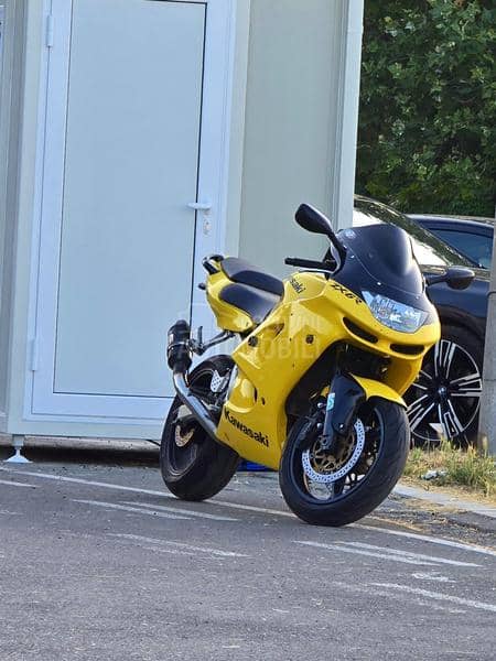 Kawasaki zx6r